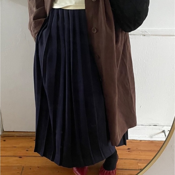 SOLD MASSIMO DUTTI Pleated navy culottes/pants - Picture 2 of 5